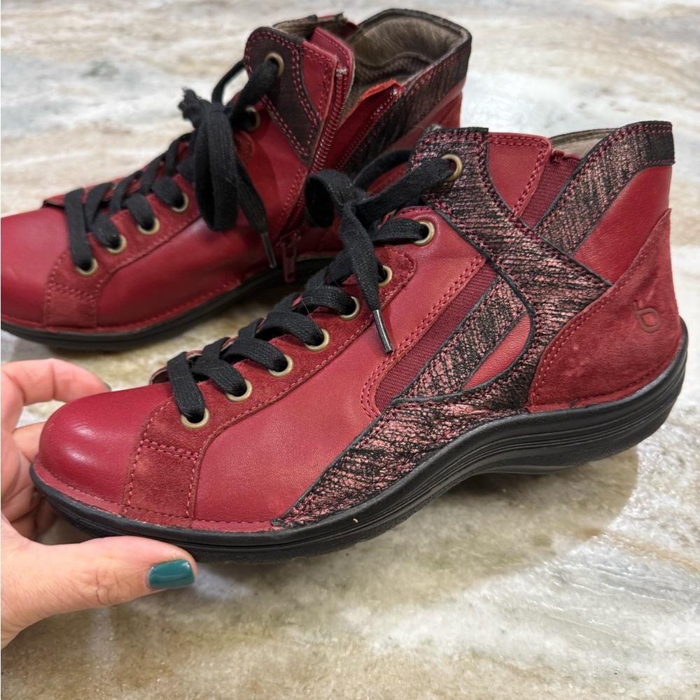 Bionica Women’s Red Orbit Boots. Size 7M. Lace or zip. Suede leather uppers. - Picture 2 of 8